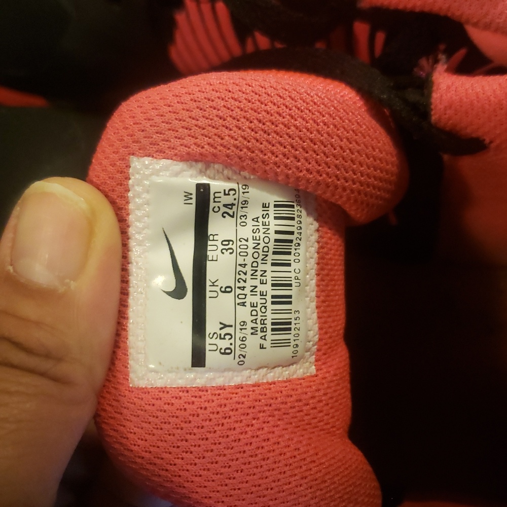 💫Nike Team Hustle D 9 Black and Pink Sneakers - Picture 8 of 10
